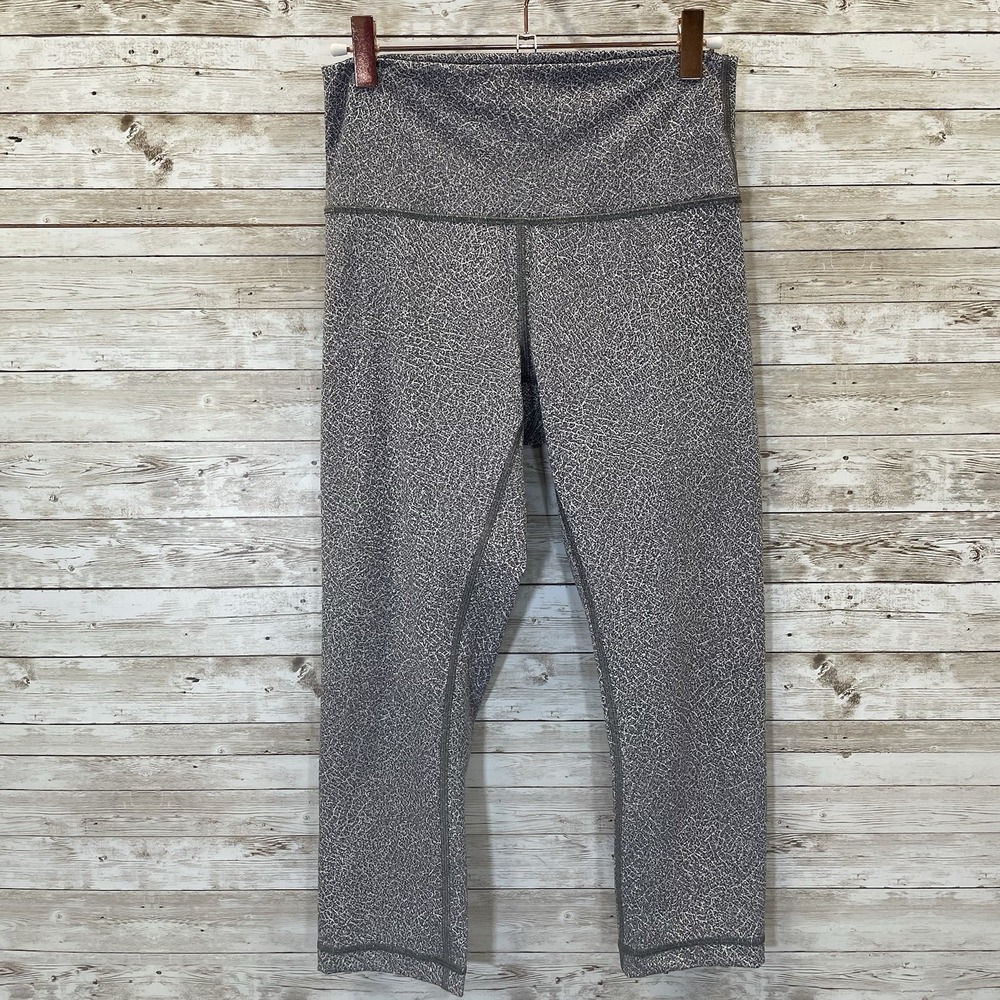 Lululemon Womens 8 Leggings Wunder Under Crop Fractal Alpine White Black Gray‎